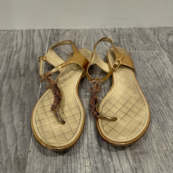 Chanel gold interlocking CC logo t strap sandals - Picture 2 of 12